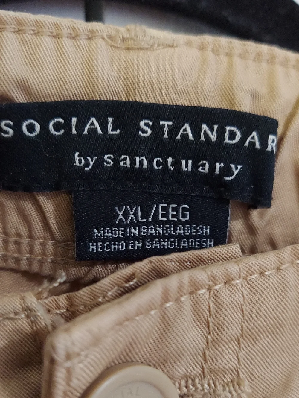 Sanctuary Shorts, NEW! Size XXL, Beige, Pockets‎